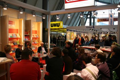 Lesung "Kindergarten statt Kummergarten" am Cornelsen Stand