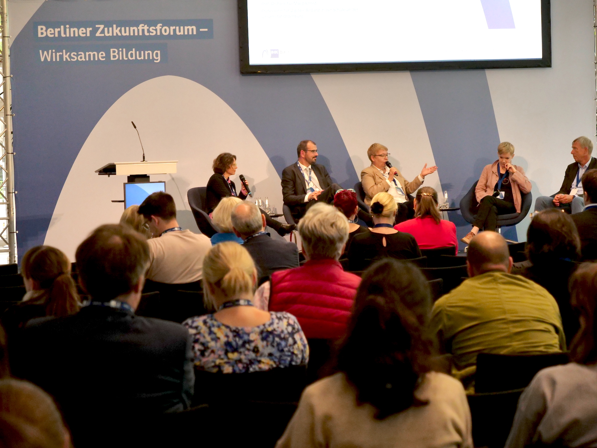 Viele Besucher beim Berliner Zukunftsforum