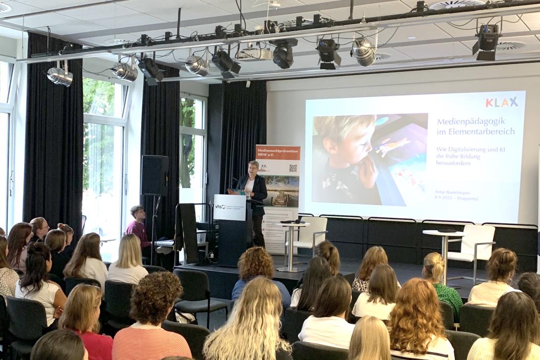 Antje Bostelmann auf der Fachtagung „Mediensuchtprävention in der frühen Kindheit“